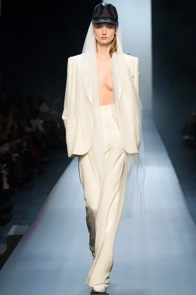 Look 3